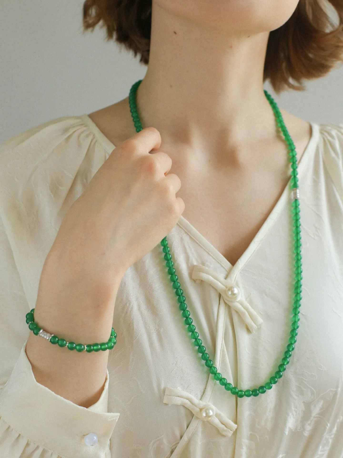 Elastic Necklace with Zirconia and Green Onyx Beads