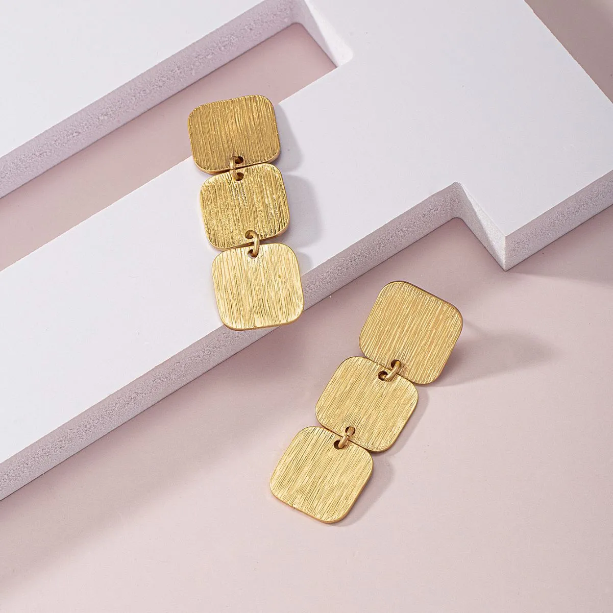 just-lil-things-gold-pin-earrings-jlt12030