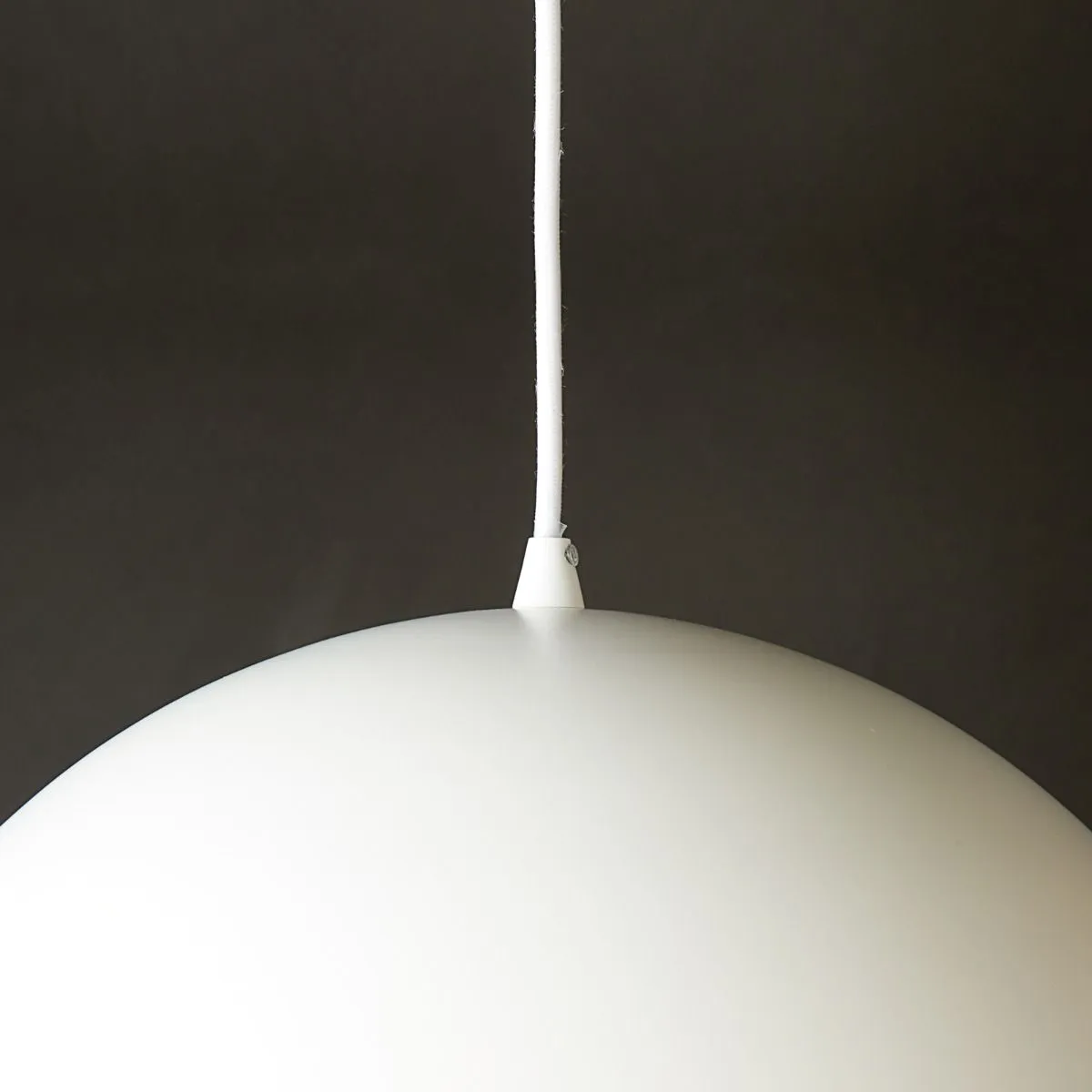 Regular Goodhew pendant in white with a gold interior - 40cms diameter